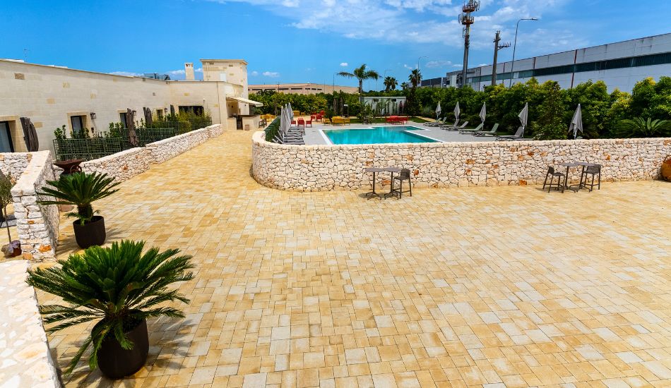 Con i nostri pavimenti Masseria Acquasale ha perseguito bellezza e praticità, ma anche ecosostenibilità e rispetto delle tradizioni